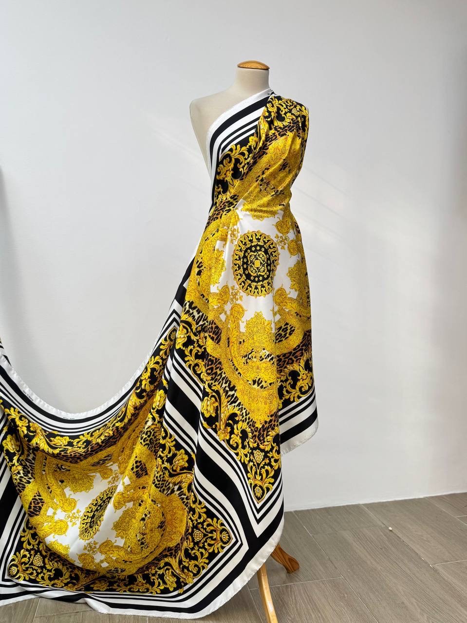 Платок Versace