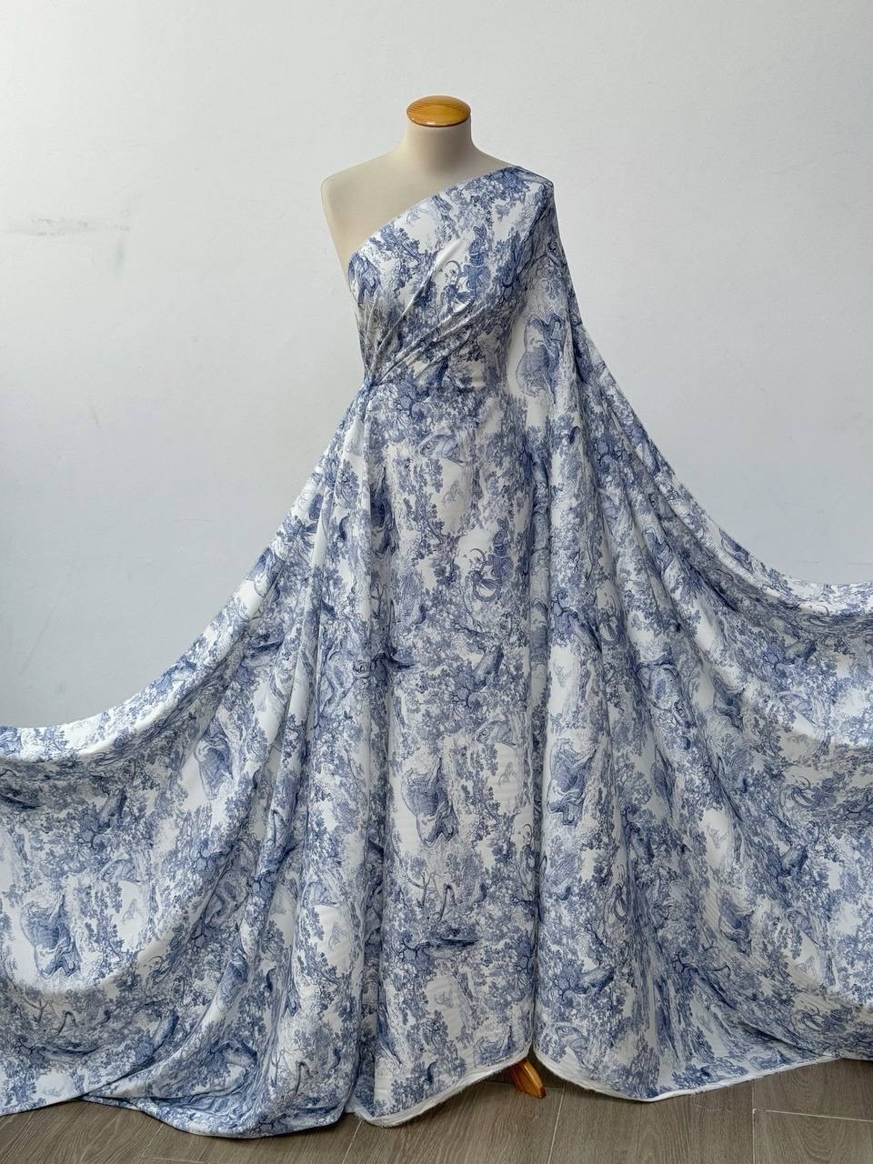 Плательная Dior