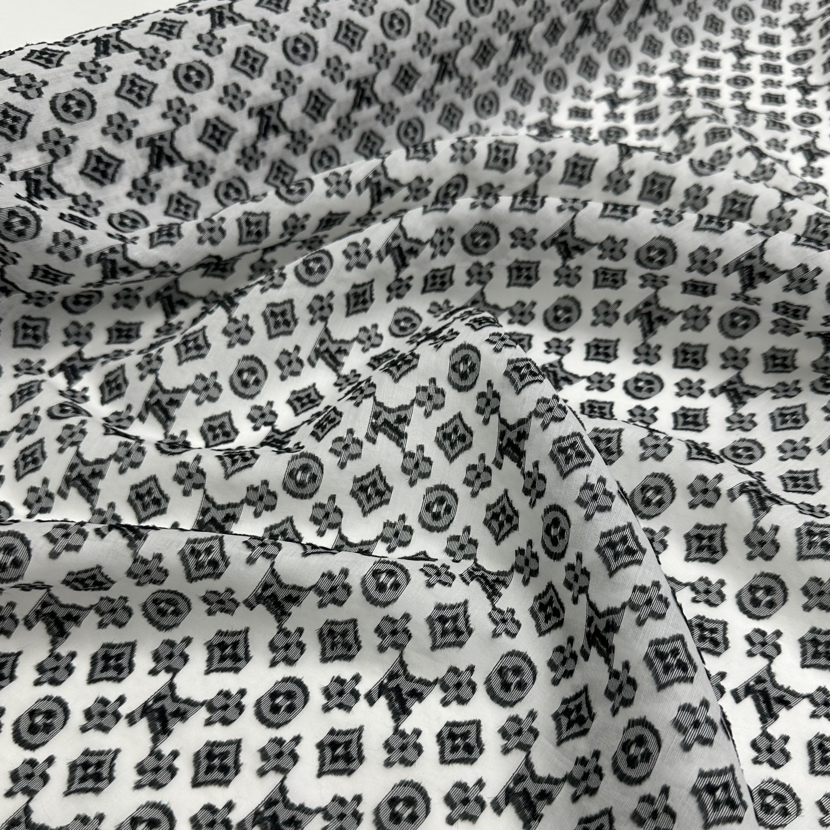 Плательный жаккард LV