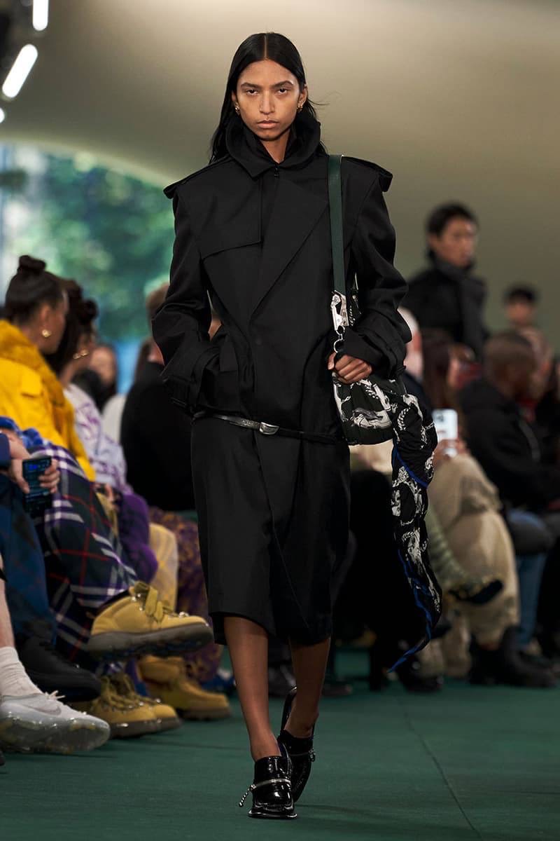 Тренчевая Burberry