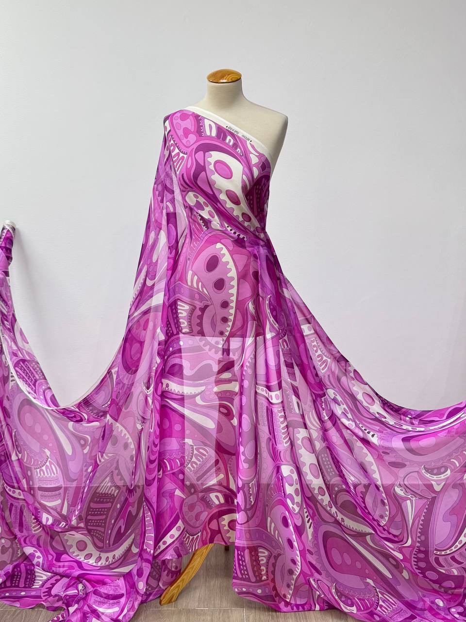 Шифон Pucci