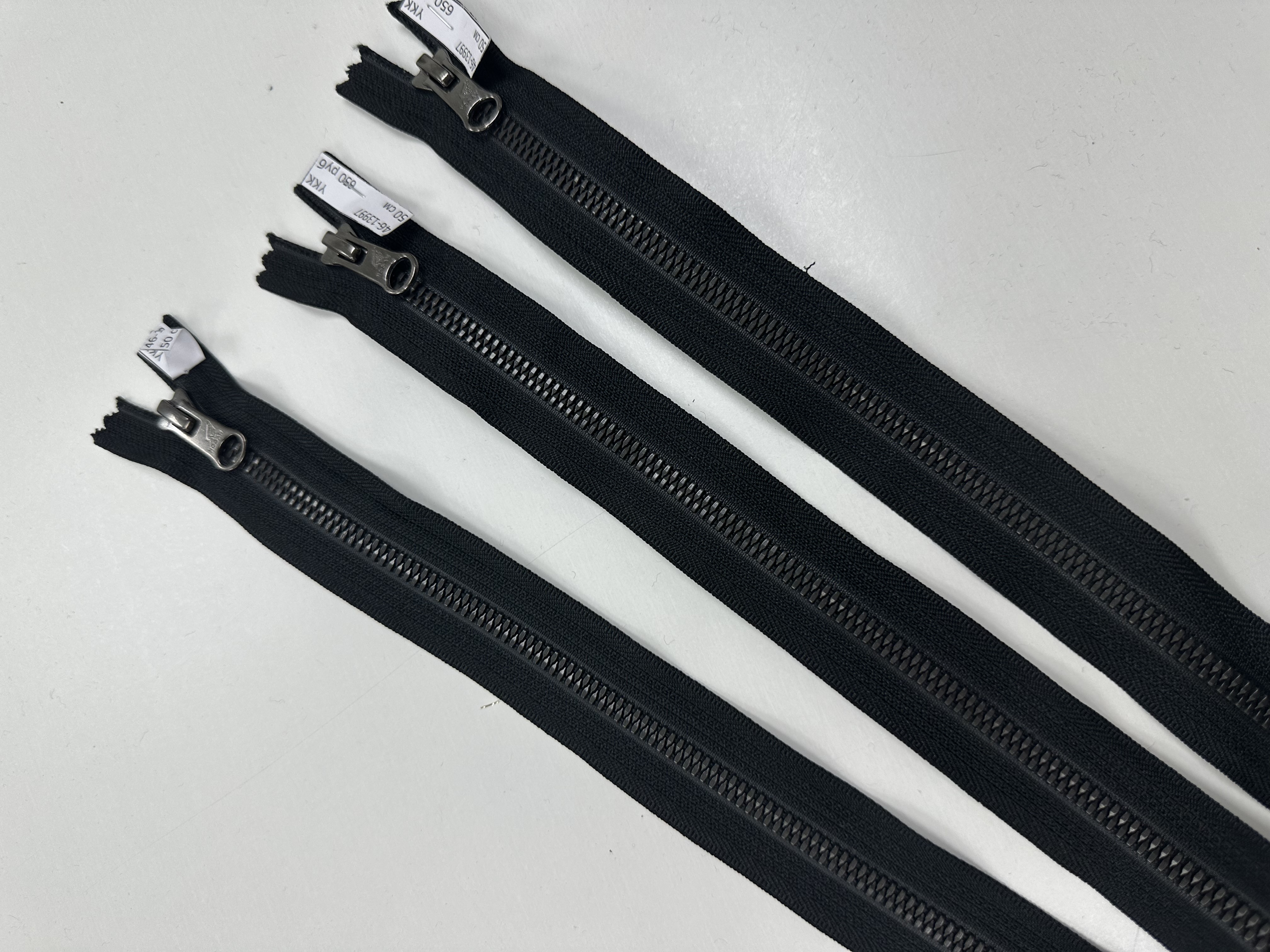 Молния YKK, 50 см, неразъемная, черный