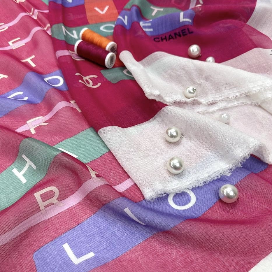 Палантин Шанель 125*205/оранж,синий,зеленый с текстом на красном фоне