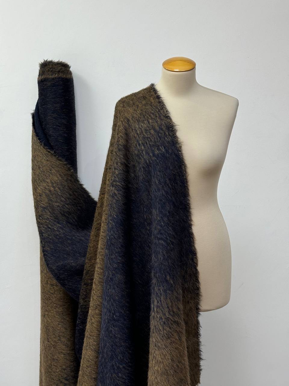 Пальтовая Armani