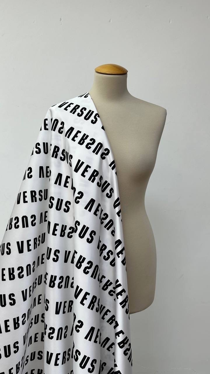 Костюмно-плательная Versace