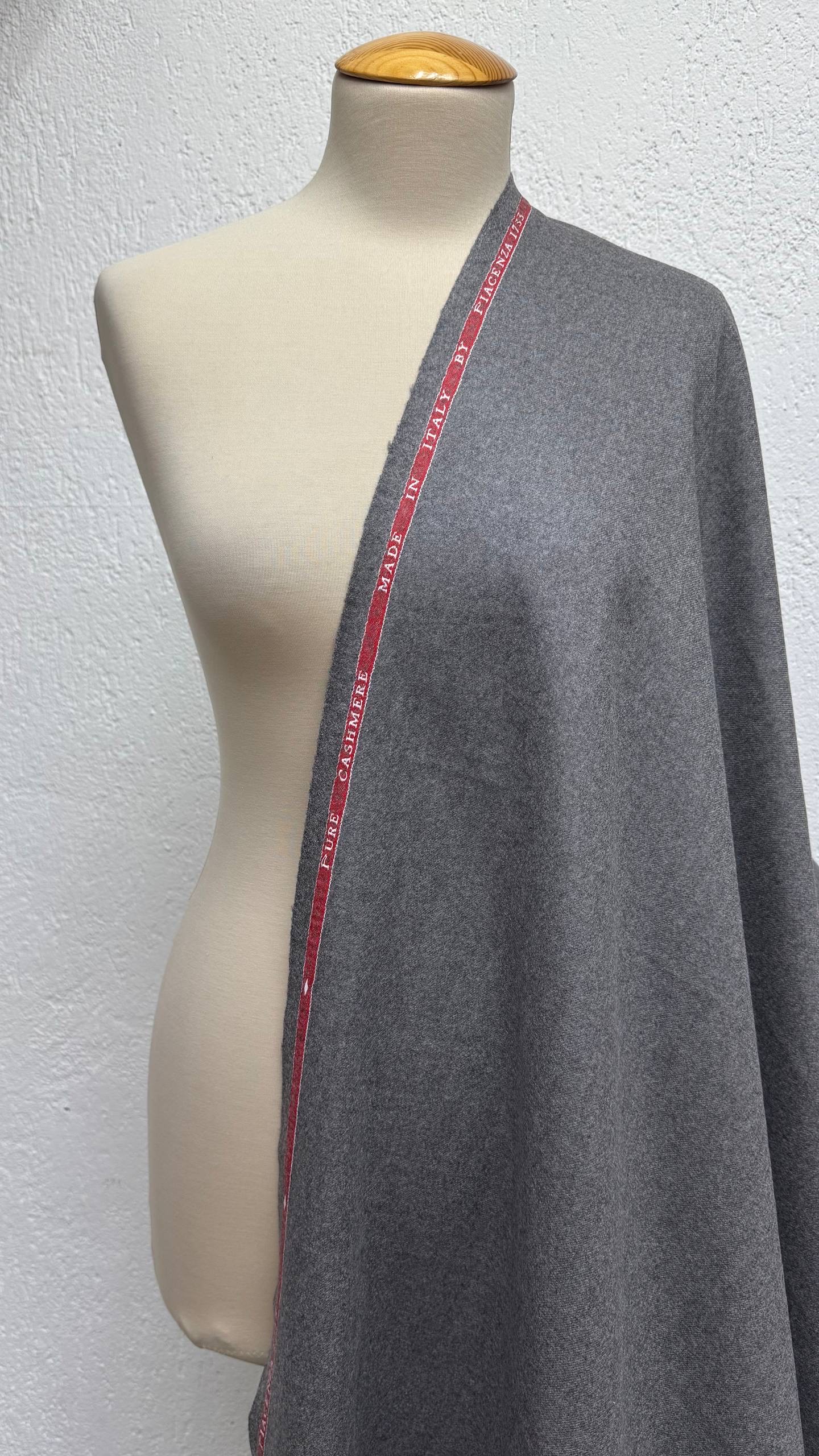 Костюмная Piacenza