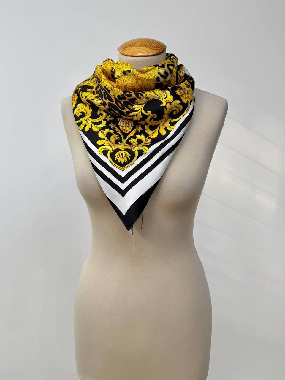 Платок Versace
